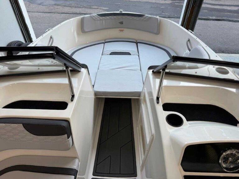 2026 Bayliner M17 - Full Windshield US-BLBX1323H526 [photo 9]